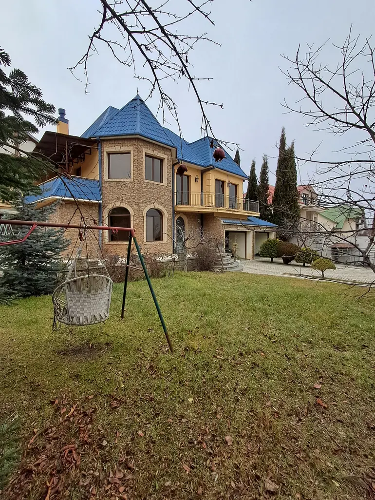 8 room private house for sale in tskneti
