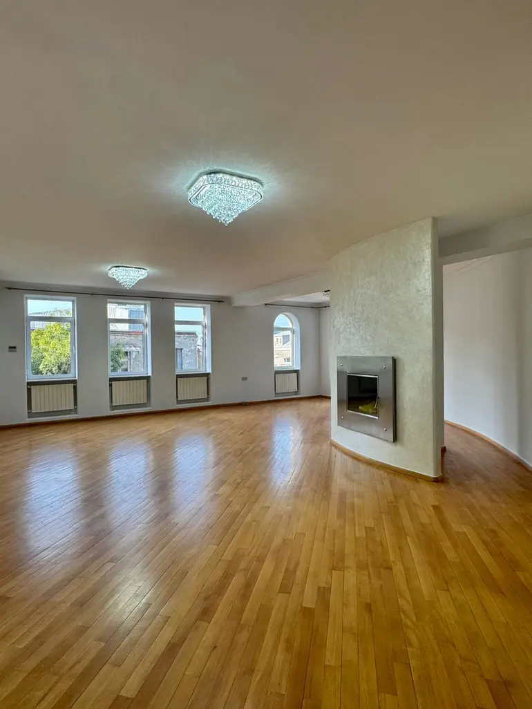 5 room apartment for rent in mtatsminda