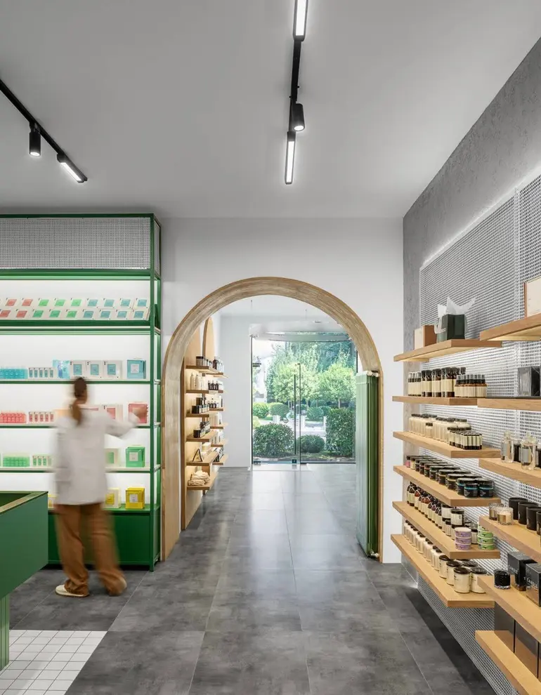 Universal commercial area for rent in vake