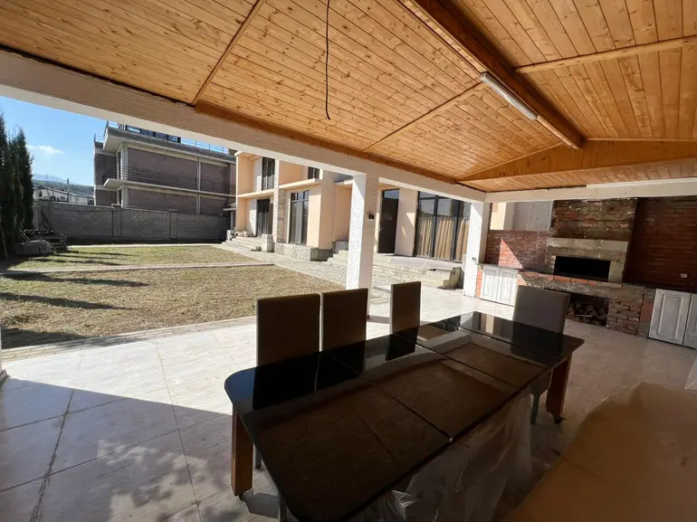 10+ room private house for sale in lisi lake