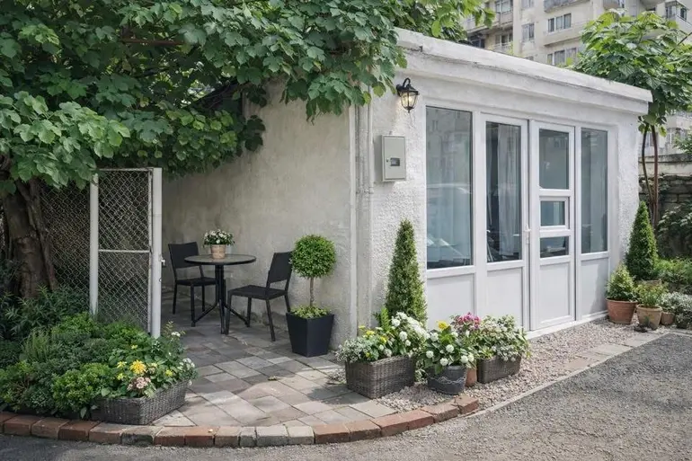 Universal commercial area for sale in gldani