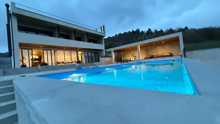 statment-img-0.07387757893446745